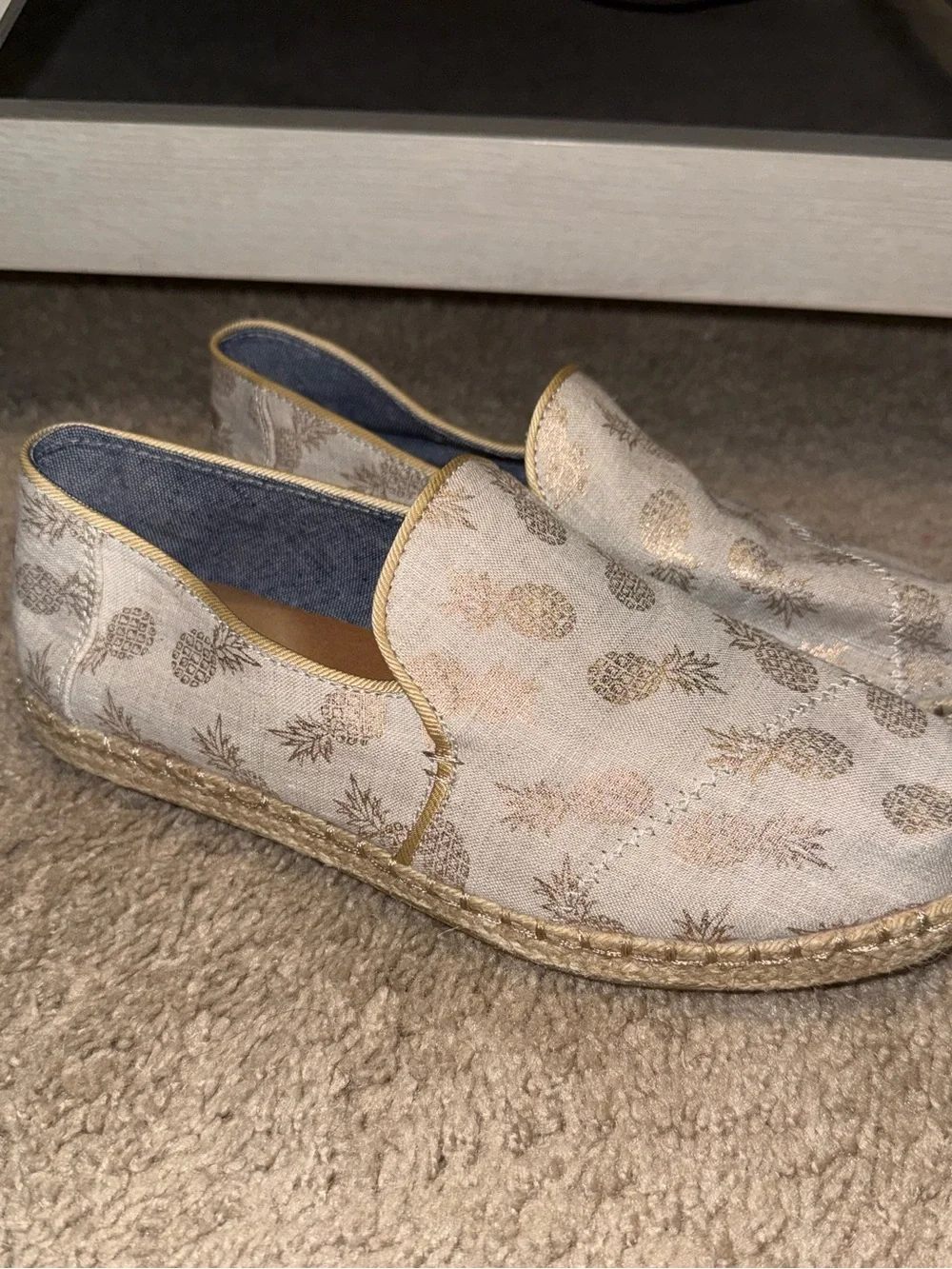 TOMS Women's size 7 Alpargata espadrilles with canvas upper and gold pineapples